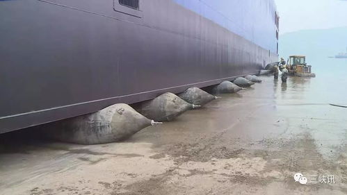 多圖曝光143米“河?！毕滤?，場面霸氣！船舶上排下水氣囊顯神威